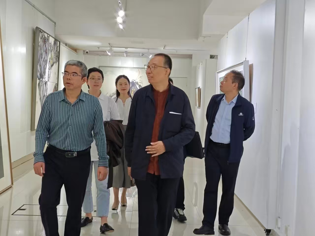 9887bd41109f8cd173d2ff3db4a23fff