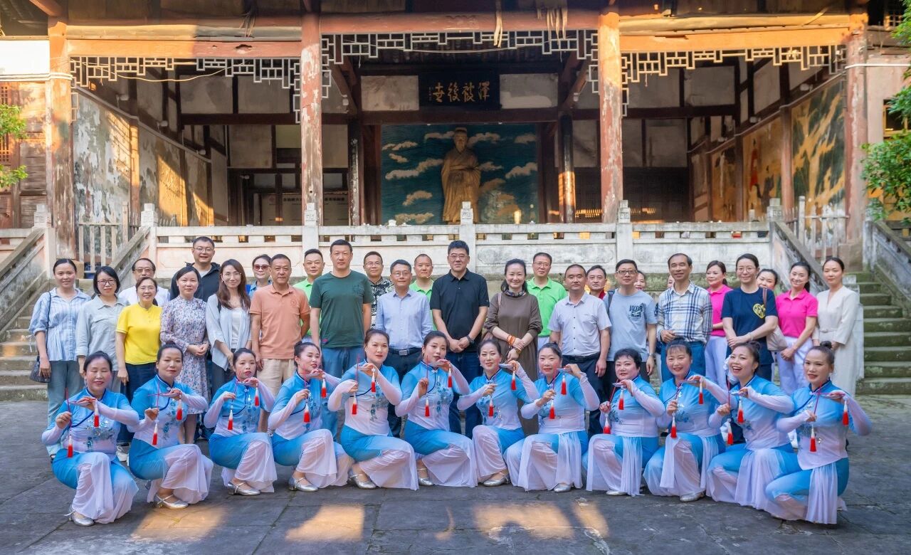 e12ad4d767b1c829f0b09a215f24183b