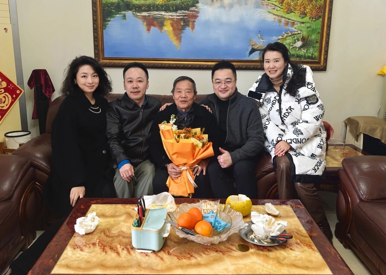 9247d6bcd8339d98bd93599785400abe