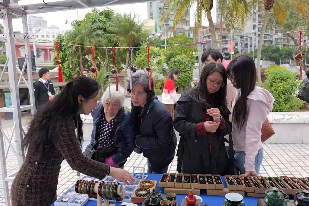 f3267ea1e64c3346b87636265b414949