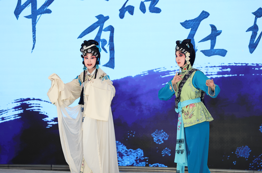 d39e163e0e3482318420a882c6a0d647